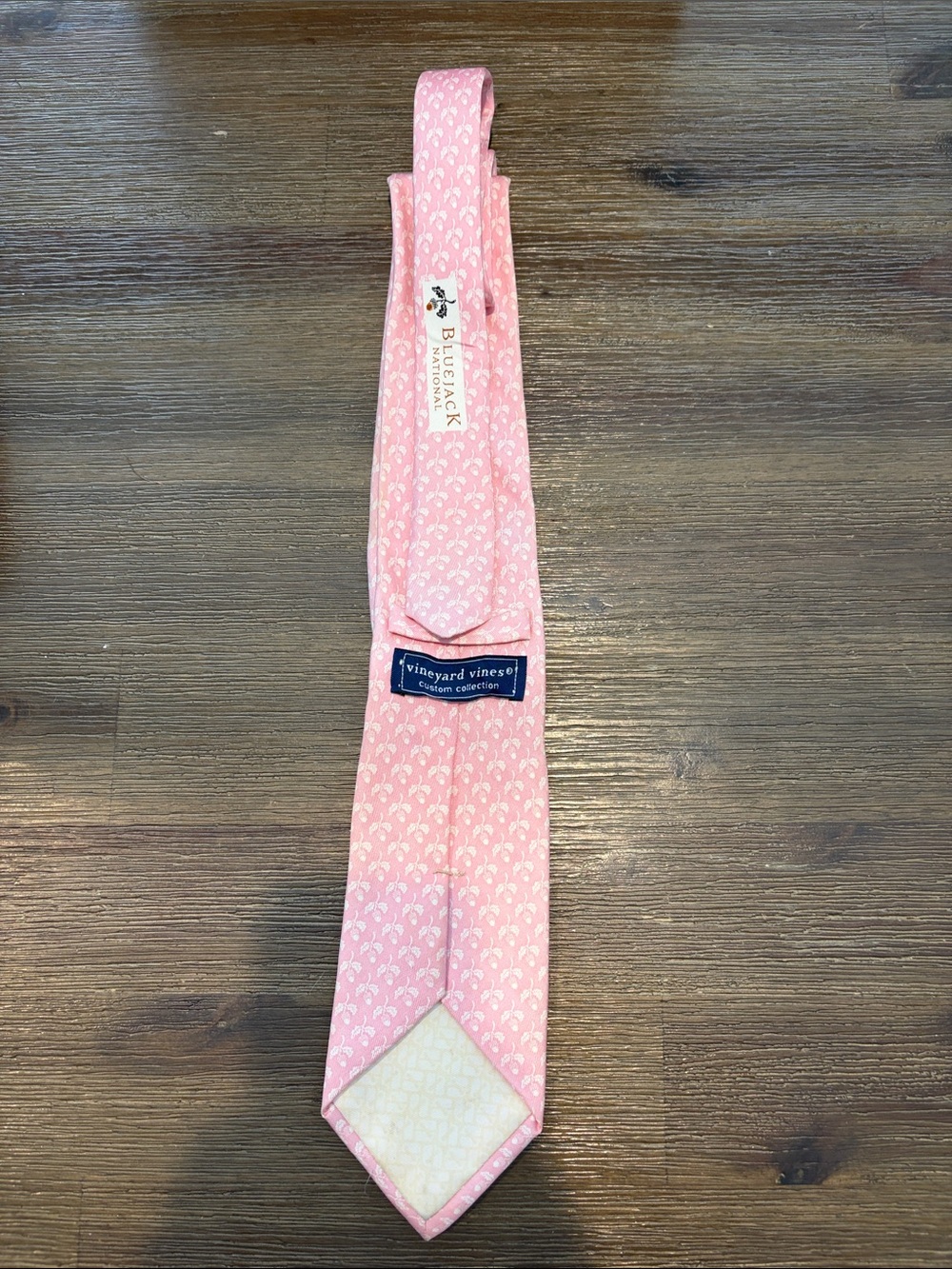 Bluejack National Vineyard Vines Pink acorn Micro-Pattern Silk Tie